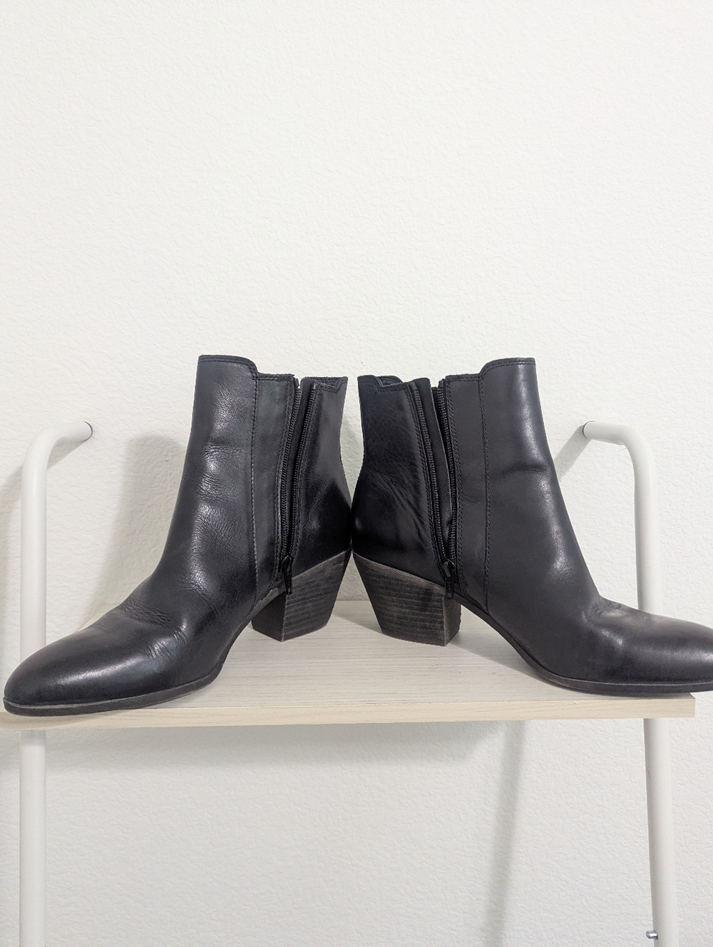 Frye Sandra Chelsea Boot - Picture 4 of 8